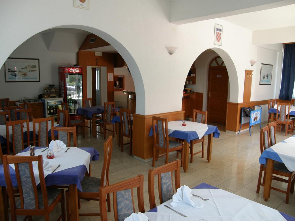 Guest House & Restaurant Adriatic เคล็ค ภายนอก รูปภาพ